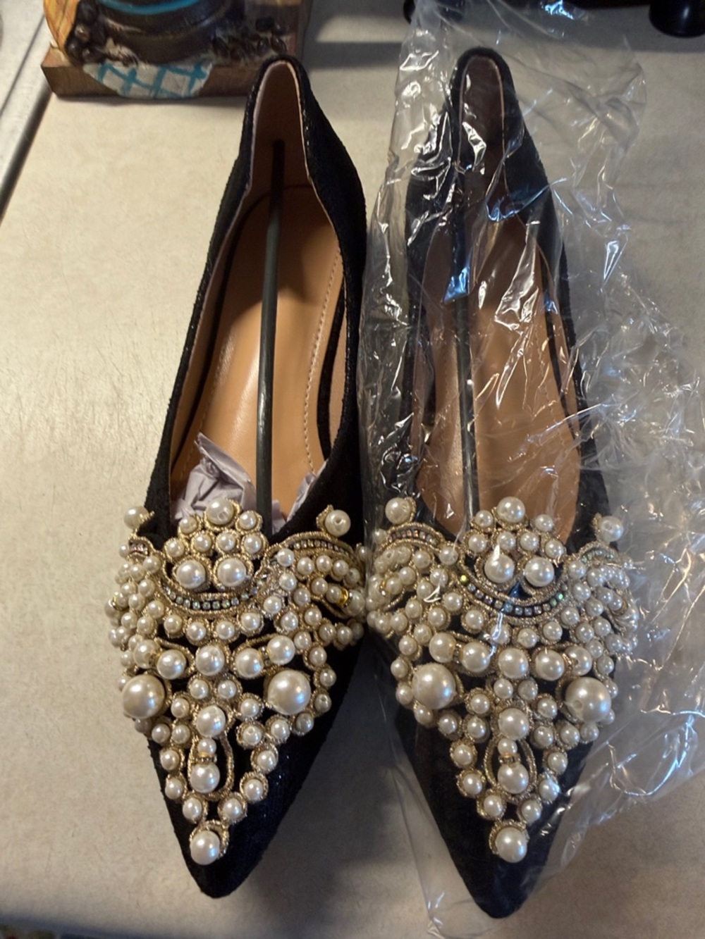 Black Pearl-Embellished Pointed Toe Flats size 42
